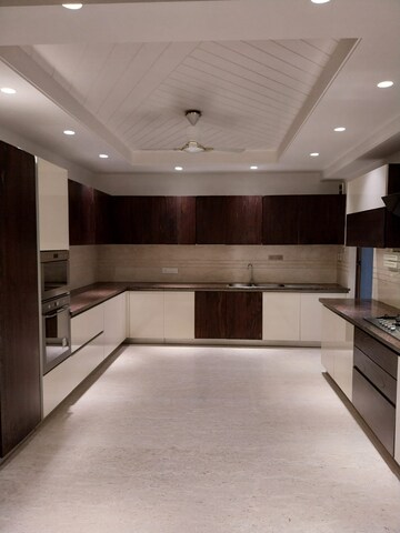 Kitchen in 4 BHK Builder Floor at Dlf Phase ii – for Sale