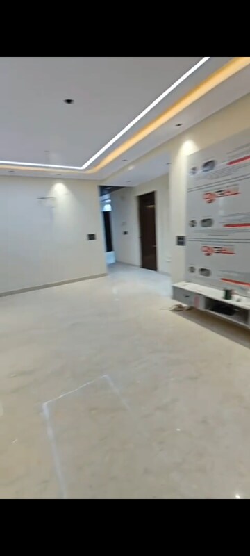 Parking in 2.5 BHK Builder Floor at Ashok Nagar – for Rent