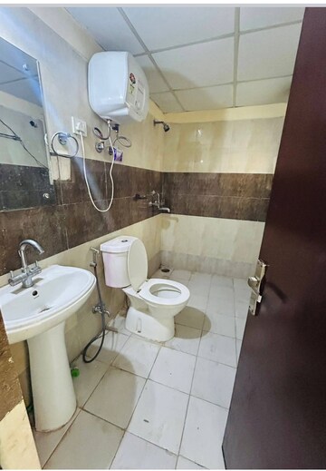 Bathroom in 2.5 BHK Apartment at Panchsheel Greens II, Sector 16 Greater Noida – for Rent
