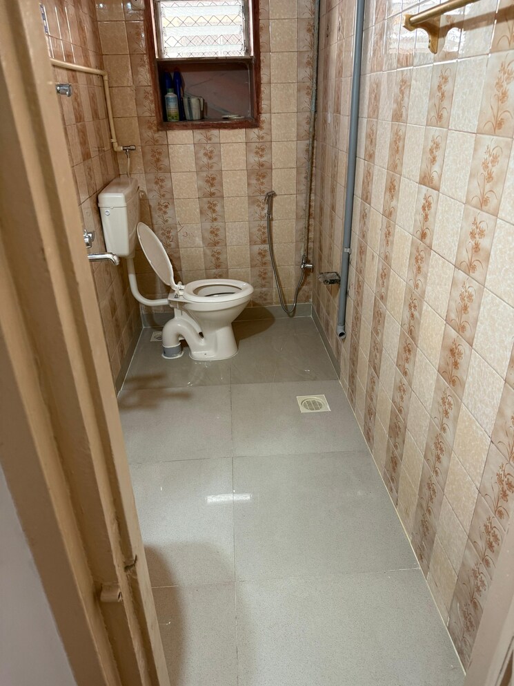 Bathroom, navjivan-colony 2 Bedroom 750 Sq.Ft. Apartment In Mahim Mumbai 8627235
