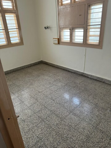 Room in 2 BHK Apartment at Navjivan Colony, Mahim – for Rent
