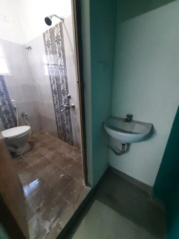 Bathroom in 2 BHK Builder Floor at Sipri Bazar – for Rent