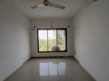 Room in 1 BHK Apartment at Balaji Summer Set, Kandivali West – for Sale