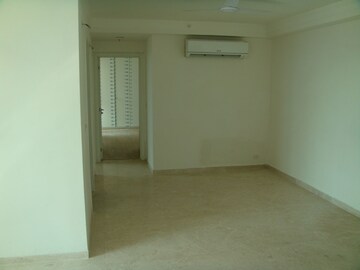 Room in 4 BHK Apartment at DLF Park Place, Sector 54 – for Rent