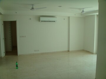 Room in 4 BHK Apartment at DLF Park Place, Sector 54 – for Rent
