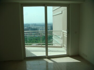 Room in 4 BHK Apartment at DLF Park Place, Sector 54 – for Rent