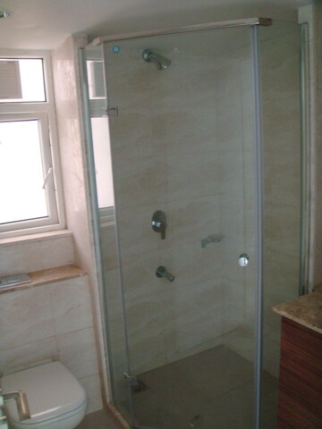 Bathroom in 4 BHK Apartment at DLF Park Place, Sector 54 – for Rent