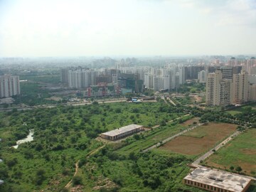 Master Bedroom in 4 BHK Apartment at DLF Park Place, Sector 54 – for Rent