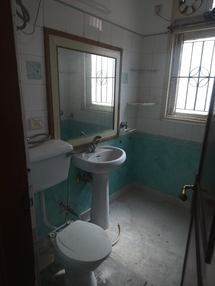 Bathroom, eros-rosewood-city 3 Bedroom 3200 Sq.Ft. Builder Floor In Sector 49 Gurgaon 8627381