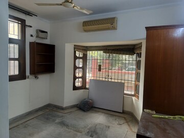 Room in 3 BHK Builder Floor at Eros Rosewood City, Sector 49 – for Rent