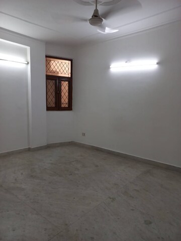 Room in 2 BHK Apartment at Neb Sarai – for Rent
