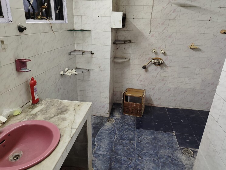 Bathroom, hazratganj 3 Bedroom 1800 Sq.Ft. Apartment In Hazratganj Lucknow 8627548