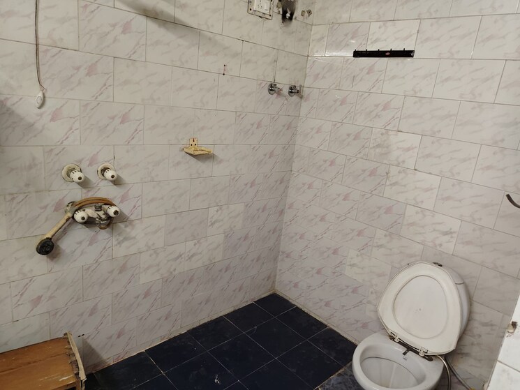 Bathroom, hazratganj 3 Bedroom 1800 Sq.Ft. Apartment In Hazratganj Lucknow 8627548