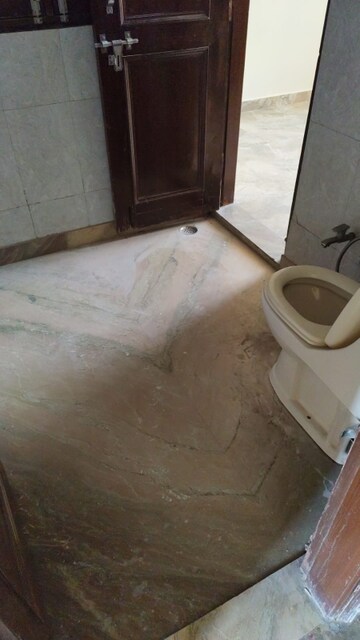 Bathroom in 3 BHK Builder Floor at Ardee City, Sector 52 – for Rent