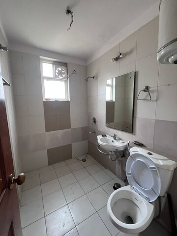 Bathroom in 3 BHK Apartment at Hamlin Apartment, Sector 43 – for Rent
