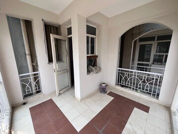 Building Lobby in 3 BHK Apartment at Hamlin Apartment, Sector 43 – for Rent