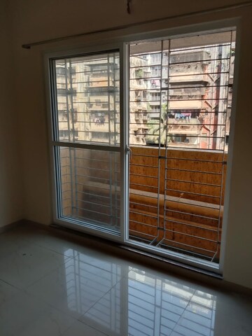 Room in 1 BHK Apartment at Kolte Patil Vaayu, Dahisar West – for Rent