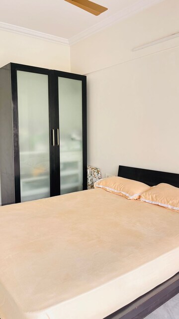 Room in 2 BHK Apartment at Casa Blanca Apartment Andheri, Andheri West – for Rent