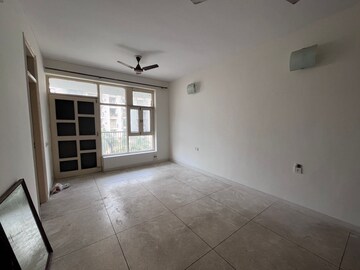 Room in 4 BHK Apartment at Tarika CGHS, Sector 43 – for Rent