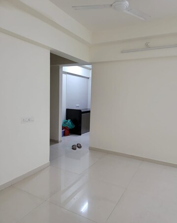Room in 3 BHK Apartment at Godrej Central, Chembur – for Rent