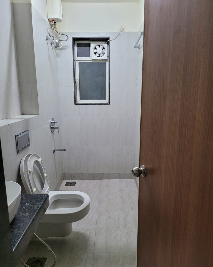 Bathroom, godrej-central 3 Bedroom 1165 Sq.Ft. Apartment In Chembur Mumbai 8627737