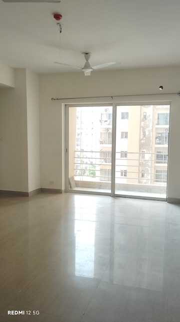 Room in 3 BHK Apartment at Paras Tierea, Sector 137 – for Rent
