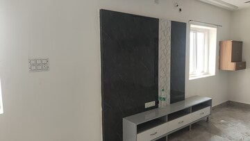 Furnished Amenities in 2 BHK Apartment at Alkapuri – for Rent