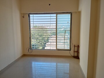 Room in 1 BHK Builder Floor at Bindra Complex, Andheri East – for Sale