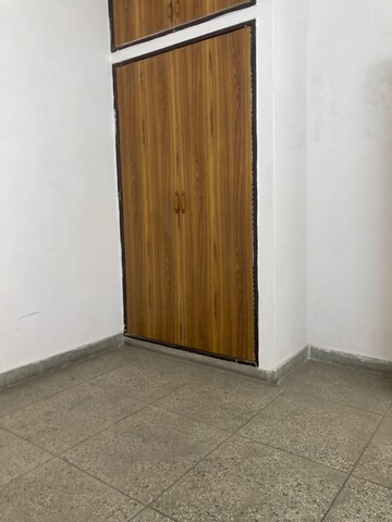 Room in 4 BHK Independent House at Palam Vihar – for Rent