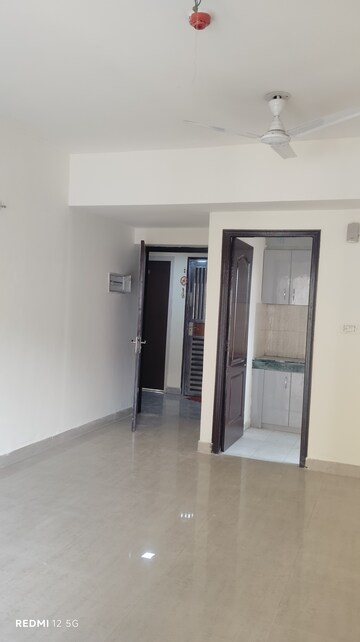 Room in 3 BHK Apartment at Paras Tierea, Sector 137 – for Sale