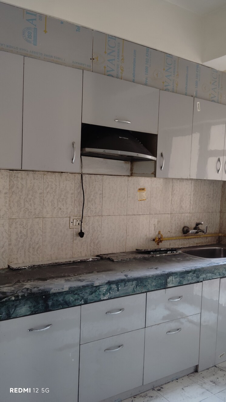 Bathroom, paras-tierea 3 Bedroom 1285 Sq.Ft. Apartment In Sector 137 Noida 8627851