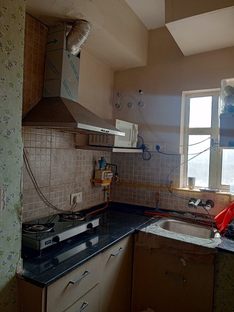 Kitchen, paras-tierea 1 Bedroom 450 Sq.Ft. Apartment In Sector 137 Noida 8627944