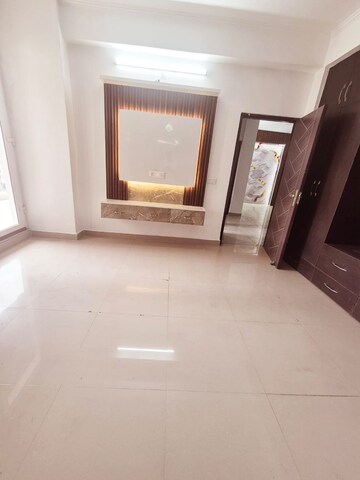 Room in 2 BHK Apartment at Dhakoli – for Rent