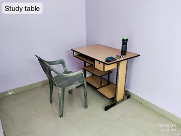 Master Bedroom in 2 BHK Apartment at Kaveri Apartment, Gomti Nagar – for Rent
