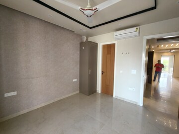 Room in 4 BHK Apartment at Ansal API Versalia, Sector 67a – for Rent