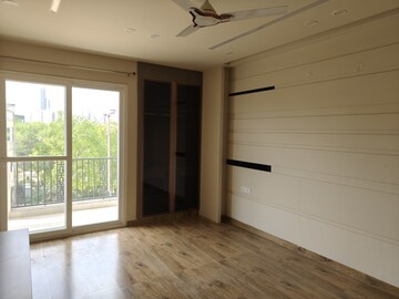 Room in 4 BHK Apartment at Ansal API Versalia, Sector 67a – for Rent