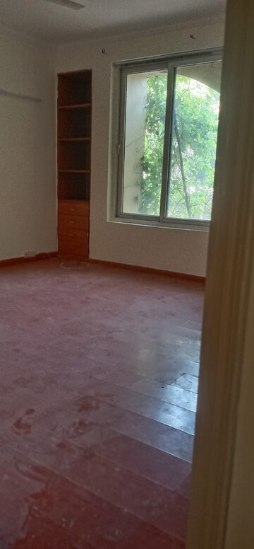 Room in 5 BHK Villa at Unitech Nirvana Country Cedar Crest, Sector 50 – for Rent