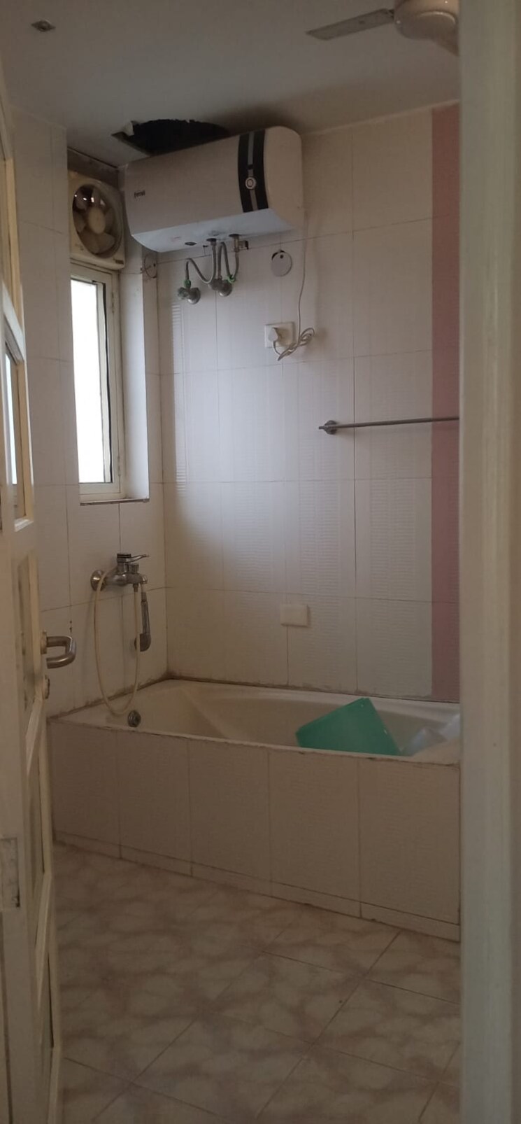 Bathroom, unitech-nirvana-country-cedar-crest 5 Bedroom 3500 Sq.Ft. Villa In Sector 50 Gurgaon 8627896