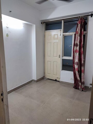 Room in 2 BHK Apartment at Supertech Cape Town, Sector 74 – for Sale