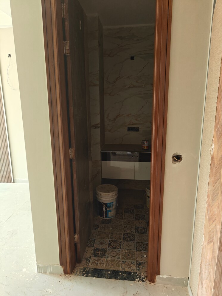 Bathroom, uday-arden-45 6+ Bedroom 6000 Sq.Ft. Independent House In Sector 45 Gurgaon 8628235