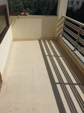 Balcony in 1 BHK Builder Floor at Sector 54 – for Rent