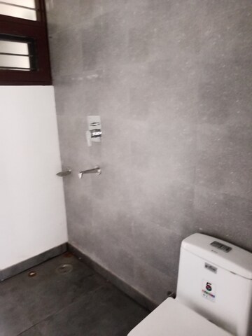 Furnished Amenities in 3 BHK Builder Floor at Sector 18 – for Rent