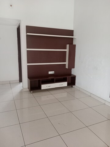 Room in 3 BHK Builder Floor at Sector 18 – for Rent