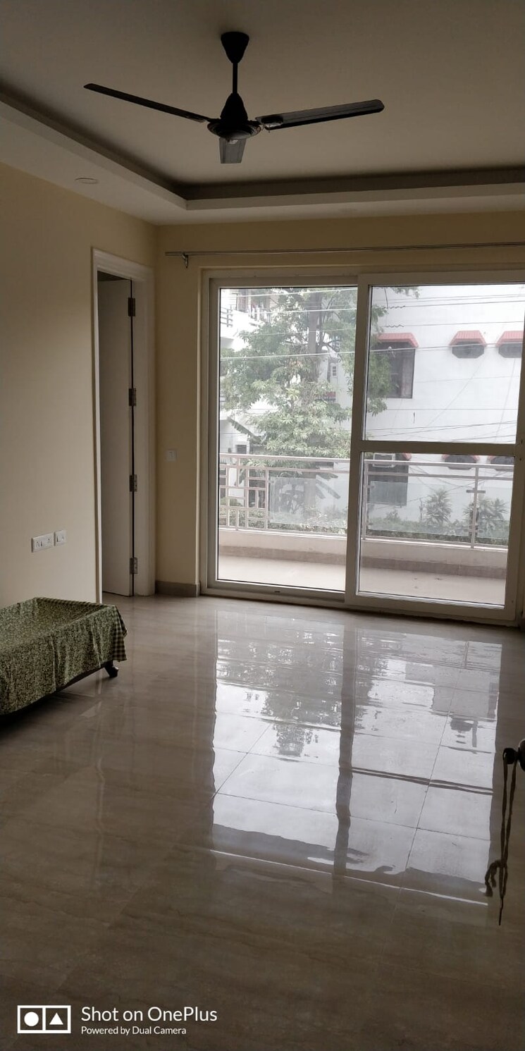Room, sector 23a 4 Bedroom 2600 Sq.Ft. Independent House In Sector 23a Gurgaon 8628340