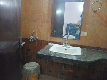 Bathroom in 3 BHK Builder Floor at Ardee City, Sector 52 – for Rent