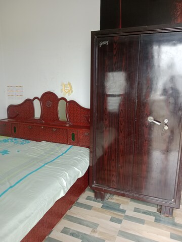 1 RK Builder Floor For Rent in Sector 18