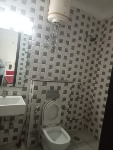 Bathroom in 3 BHK Builder Floor at Ardee City, Sector 52 – for Rent