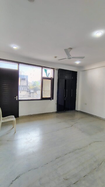 Room in 3 BHK Builder Floor at Sushant Lok 3, Sector 57 – for Rent