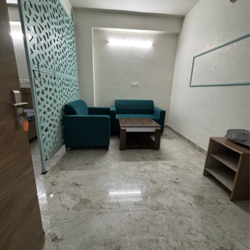 Parking in 1.5 BHK Builder Floor at Sector 18 – for Rent