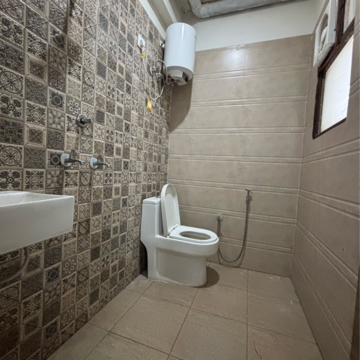 Bathroom in 1.5 BHK Builder Floor at Sector 18 – for Rent